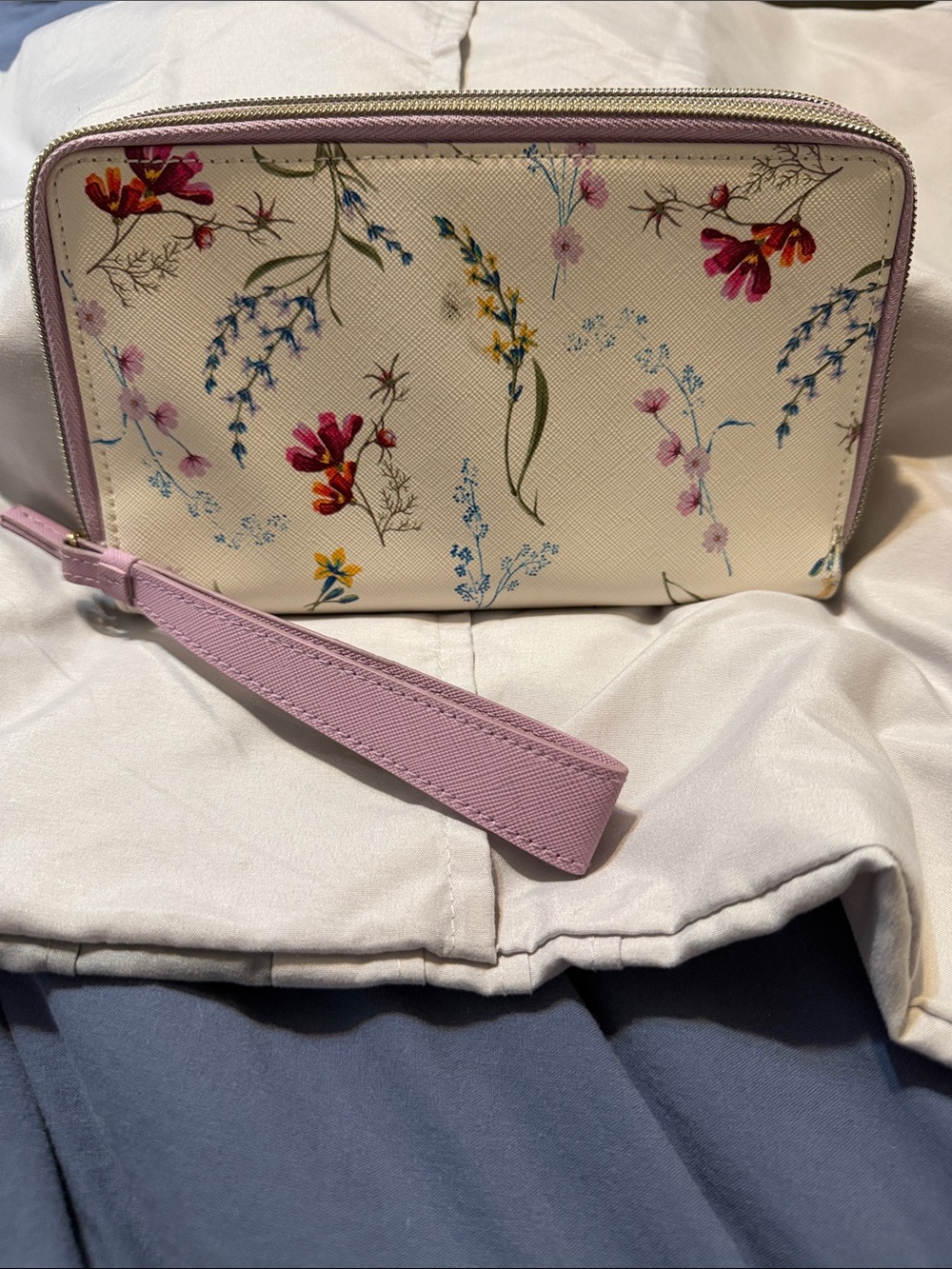 Floral Print Wristlet Clutch in Cream and Light Pink